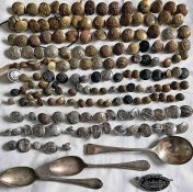 Large quantity (c170) of UNIFORM BUTTONS etc comprising c140 railway (mainly Metropolitan Railway/