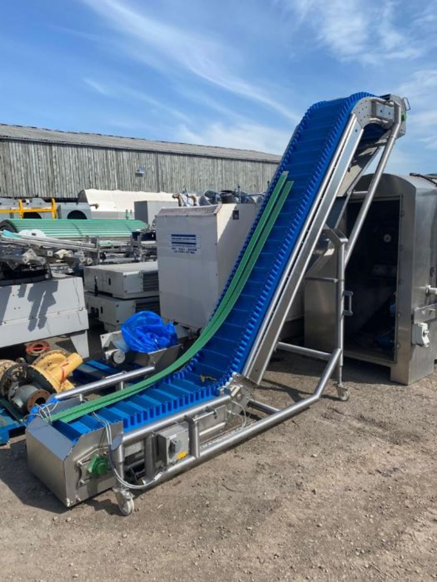 SYSPAL FLIGHTED INCLINE CONVEYOR - Image 3 of 3