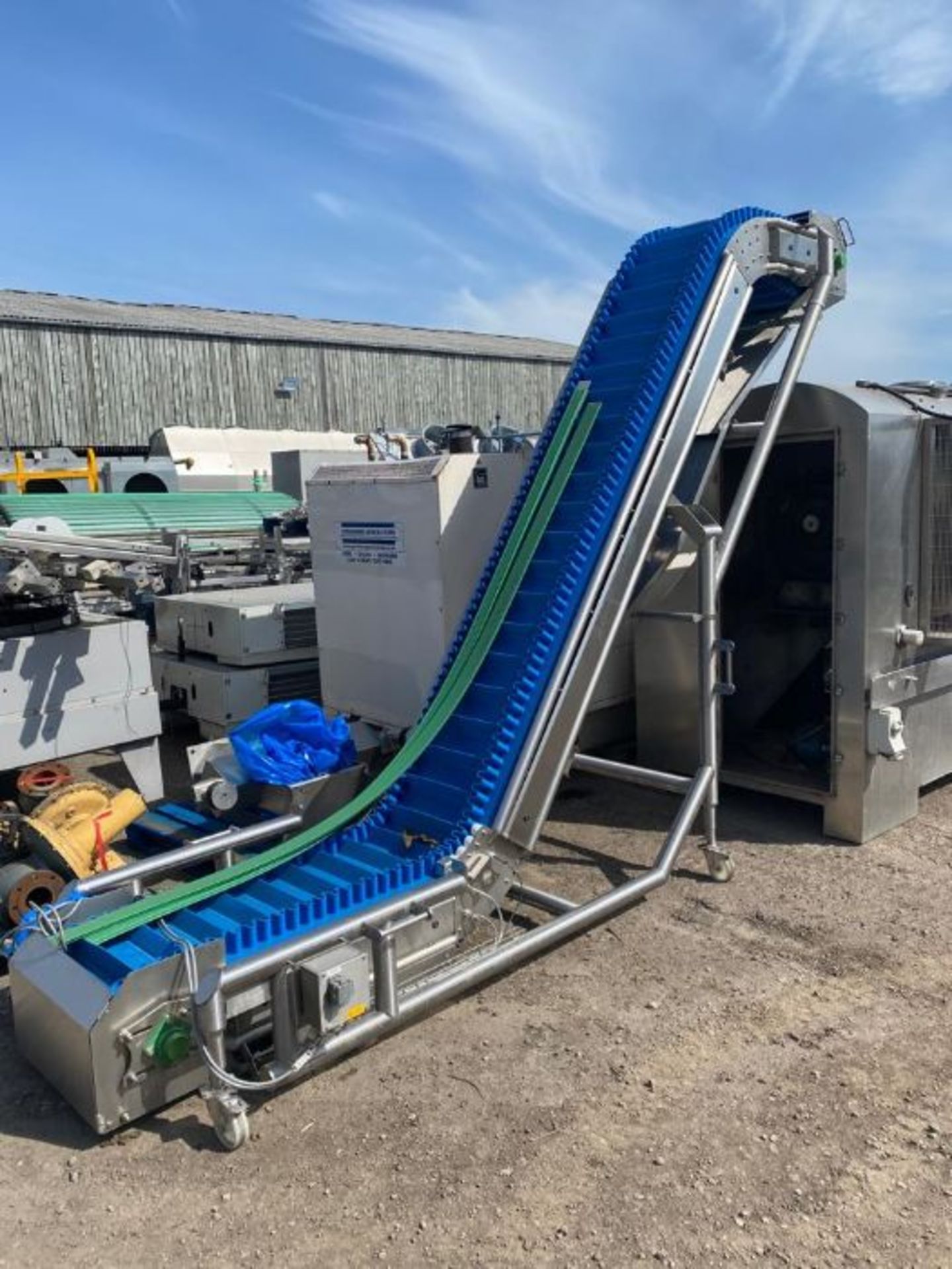 SYSPAL FLIGHTED INCLINE CONVEYOR - Image 2 of 3