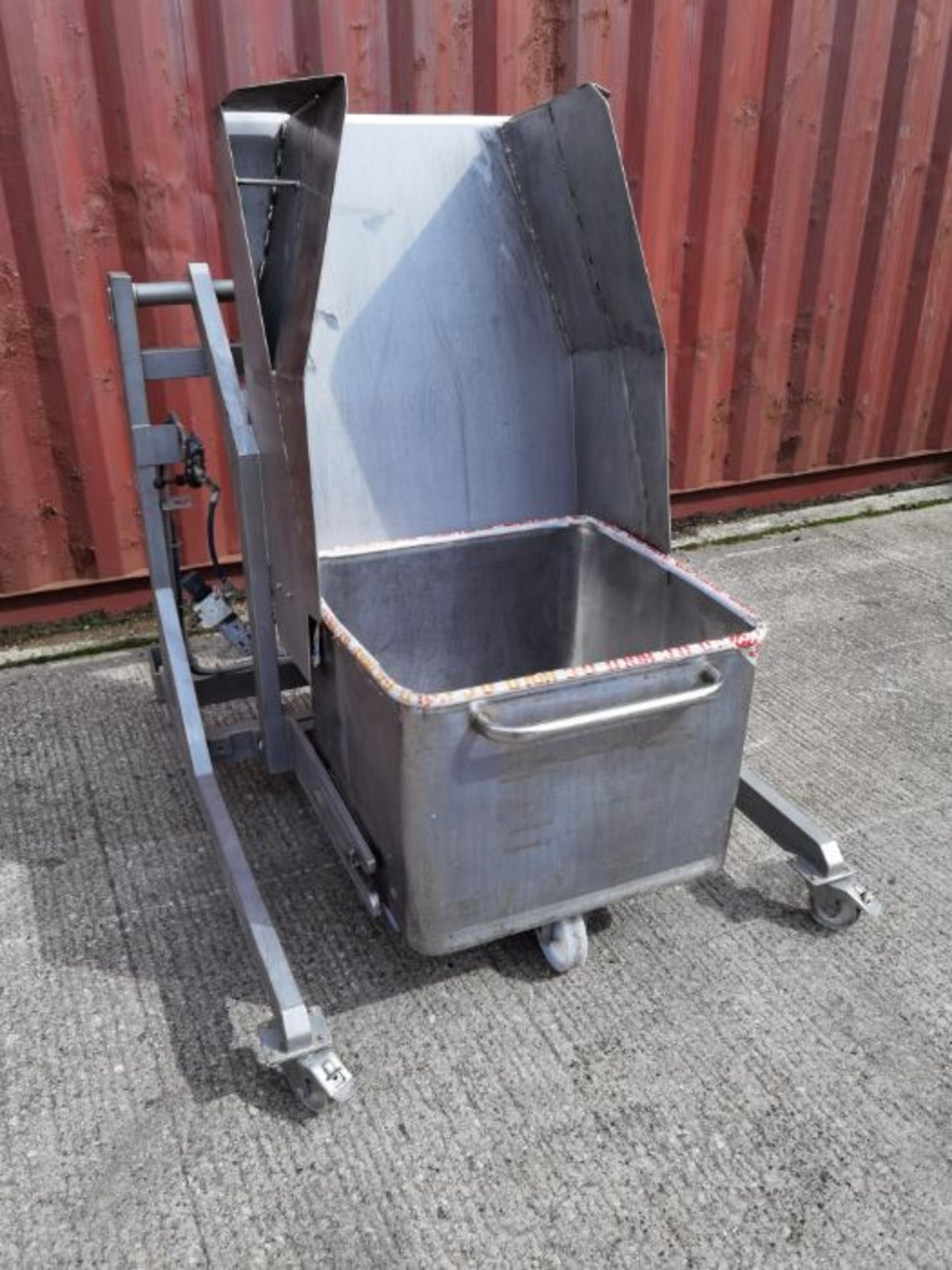 TOTE BIN TIPPER