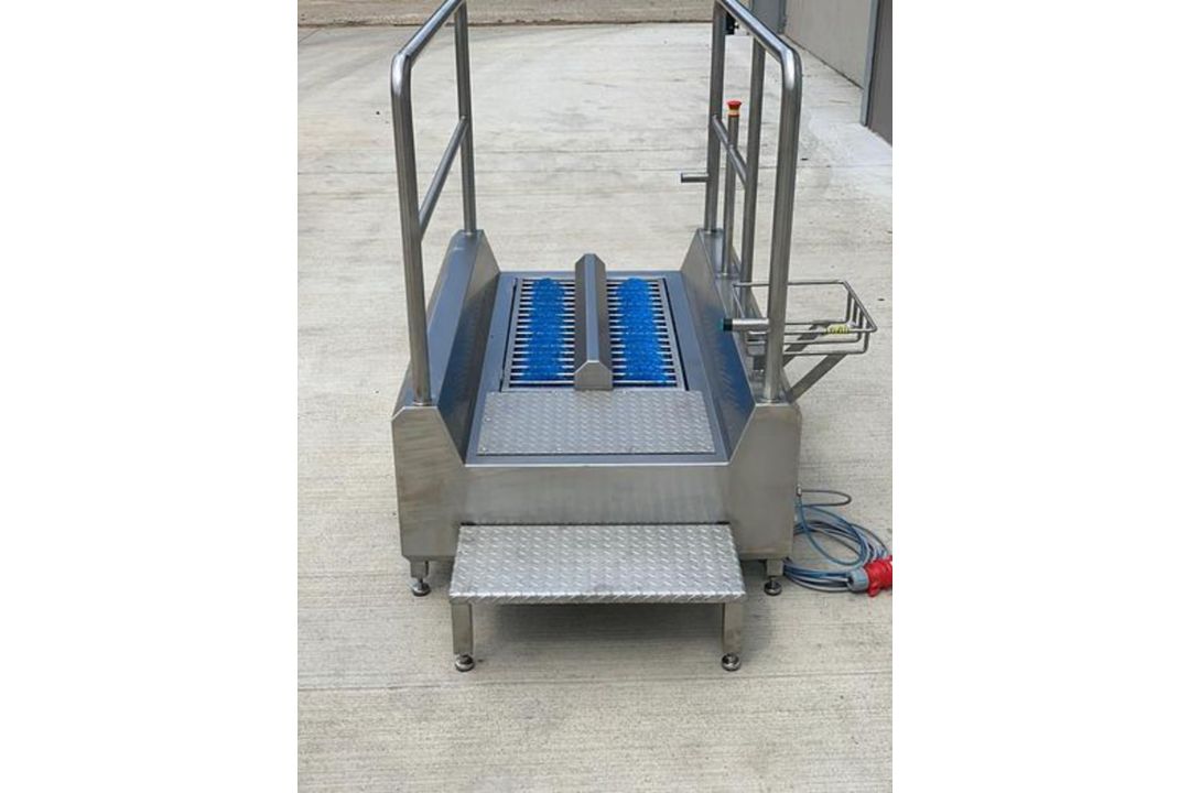 ***BRAND NEW*** NIRO-TECH BOOT WASHER - Image 1 of 4