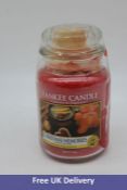 Yankee Candle Christmas Memories 150-Hour Jar Candle, Large, 623g