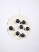 Gerhard von Graevenitz. ”Zweiseitiges Spielobjekt mit 7 Halbkugeln”. 1964