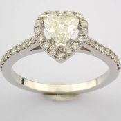 IDL Certificated 18K White Gold Diamond Ring (Total 0.83 ct Stone)