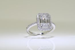 Diamond Ring set in 18ct White Gold