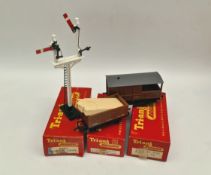 Model Train Tri-ang 00 Signals & Rolling Stock in Original Boxes Model Train Tri-ang 00 Signals &