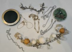 Parcel of Vintage Compacts and Costume Jewellery Parcel of Vintage Compacts and Costume Jewellery.