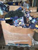 (CAN) Trader Pallet Of Mixed Christmas Lights And Ornaments. Pallet Size Approx 1.2m x 1.2m x 1m Ta