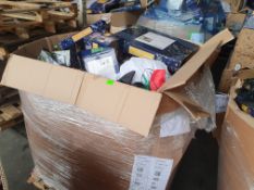 (CAN) Trader Pallet Of Mixed Christmas Lights And Ornaments. Pallet Size Approx 1.2m x 1.2m x 1m Ta