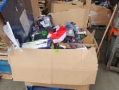 (CAN) Trader Pallet Of Mixed Christmas Lights And Ornaments. Pallet Size Approx 1.2m x 1.2m x 1m Ta