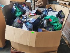 (CAN) Trader Pallet Of Mixed Christmas Lights And Ornaments. Pallet Size Approx 1.2m x 1.2m x 1m Ta