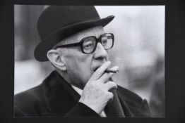 ALEC GUINNESS Original signature