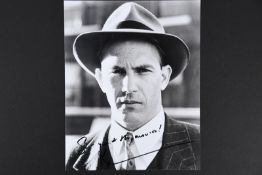 KEVIN COSTNER Original signature