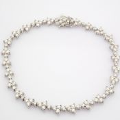 14K White Gold Diamond Bracelet (Total 2.81 Ct. Stone)