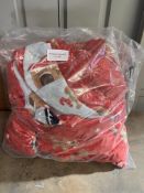 Festive Fleece Thros. RRP £19.99 - Grade U