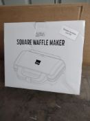 Global Gourmet Square Waffle Maker. RRP £39.99 - GRADE U