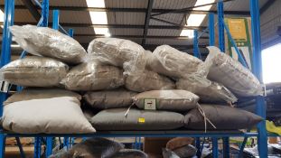 (2H) 17x Mixed Garden Furniture Cushions
