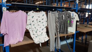 10x Mixed Clothing Items (All Appear As New, Most With Tags Attached)