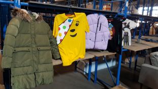 10x Mixed Clothing Items (All Appear As New, Most With Tags Attached)