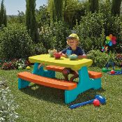 (7H) Kid’s Folding Table & Bench.