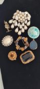 A Bundle Of Eight Pieces Of Vintage Brooches