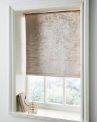 (6F) Lot RRP £150. 4x Items. 1x Crushed Velvet Roller Blind RRP £54.00 (UD891PS). 1x Highland Check
