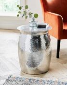 (6E) RRP £99.99. Aula Hammered Metal Side Table Silver (IX170PS). H.50 x W.41 x D.41cm. Grade C St