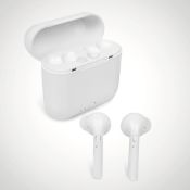 (7L) 18x Items. 17x Red5 He Wireless Earbuds RRP £15 Each. 1x Red5 3 In 1 Credit Card Power Bank RR