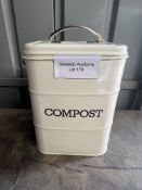 Living Nostalgia 3L Metal Compost Odor Resistant Indoor Compost Bucket. £15.99 - GRADE U