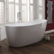 RRP £1,750. Pano Luxury Freestanding Slipper Bath. Ex Trade Show Display Bath. No Damage Seen. Spa