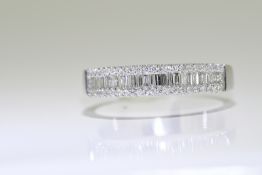 Diamond Ring Set in 18ct White Gold