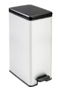 (146/7C) 7x Mixed Bins. To Include 1x Curver Deco Bin 40L Slim Chrome. 1x Tontarelli Moda 40L P
