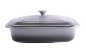 (126/R8) 5x Items. 1x 39cm Ceramic Casserole Dish. 2x 31cm Ceramic Casserole Dish (1x No Lid, 1