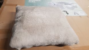 (84/6K) 17x Super Soft Faux Fur Cushions (H43x W43cm).
