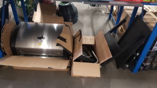 (113/R8) Contents Of Bay Texas 4 Gas Burner BBQ. (Used Condition Unsure If Complete))