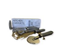 BRAND NEW GREY 5 PIECE KITCHEN UTENSIL SETS INCLUDING PIZZA CUTTER, GRATER, WHISK, PEELER AND MAS...