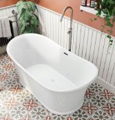 RRP £1,750. Traditional Double Ended Slipper Bath. 1676 x 860mm. Unused. Hairline Damage Seen At...