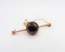 Antique Gold 9ct Cabochon Garnet Bar Brooch