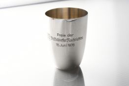Lester Piggott riding Aracari winners trophy PREIS DER DUSSELDORFER NACHRICHTEN.