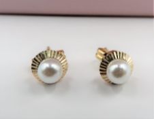 9k Gold Pearl Stud Earrings New with Gift Box