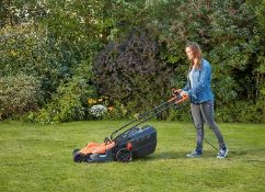 (51/Mez/P8) RRP £129. Black + Decker 42cm 1800W Electric Corded Lawn Mower BEMW481BH. Ergonomic H...