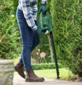 (199/MR1D) RRP £100. Bosch Easy HedgeCut 55 Corded Hedgecutter. (Contents Appear Clean, Unused).