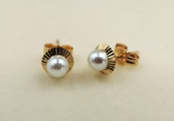 9k Gold Pearl Stud Earrings New with Gift Box