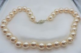 Vintage 18 inch Single Strand Pearl Necklace