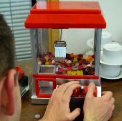 Title: (73/11E) Lot RRP £195. 5x Arcade Style Retro Candy Grabber RRP £39 Each. (All Units Have
