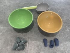 Mentaki Raised Tilted Elevated Bowl Pet Food Water Dish