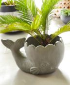 (112/6K) Lot RRP £128. 4x Garden Items. 1x Whale Planter Grey RRP £49 (Unit Has Crack Ð See Photo...