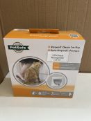 Petsafe staywell classic cat flap. RRP £35 - GRADE U
