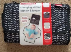 Title: (21/7G) Lot RRP £120. 6x Skidaddle Portable Baby Changing Station Black & White RRP £20 Each.