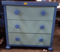 (93/6K) Lot RRP Circa £100+. 5x Items. 1x Blue Retro Style 3 Drawer Dresser (Unit In Used Conditi...
